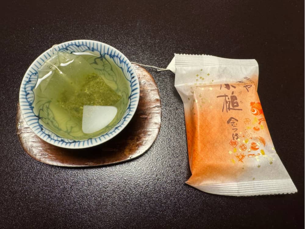 お茶とお菓子