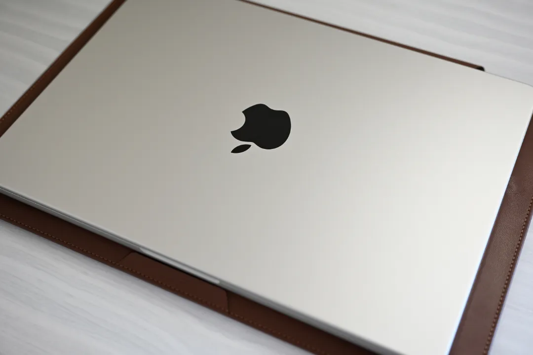 MOFT「多機能キャリーケース」レビュー｜一瞬でPCスタンドになるMacの