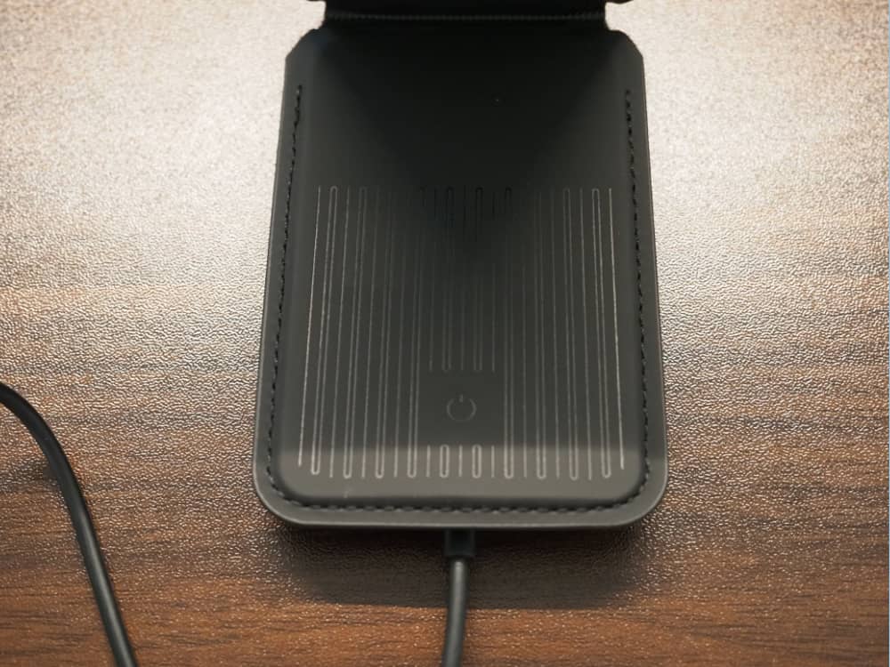 Geo Wallet Stand