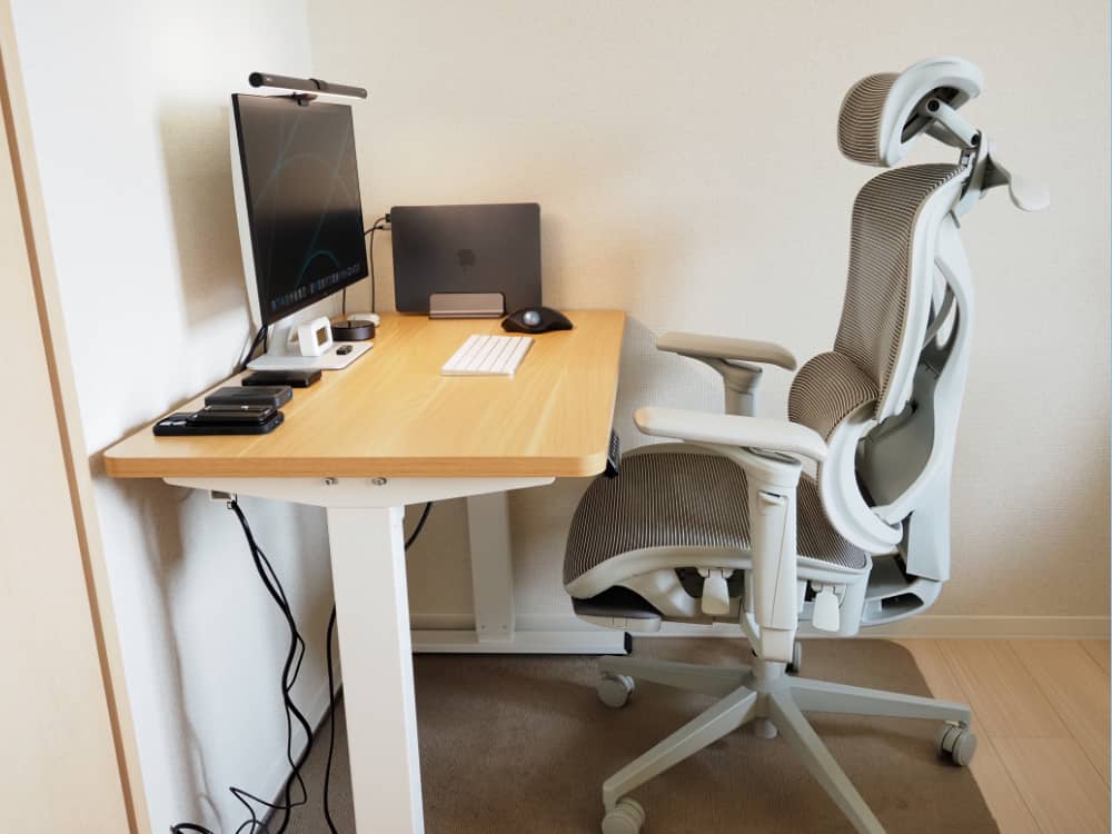 COFO Chair Pro 2とデスク