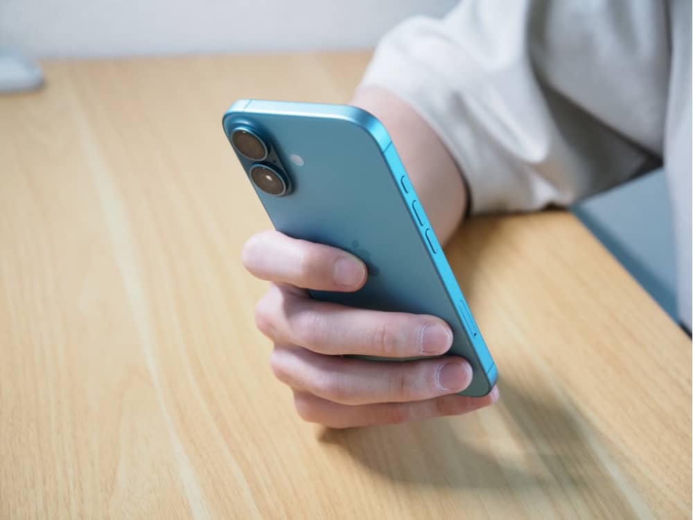 iPhone16 ティール