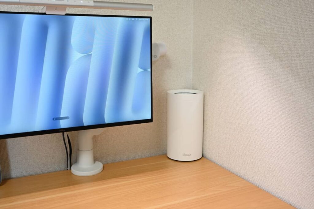 Deco BE85とデスク