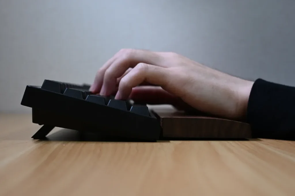 Faluber 木製パームレスト