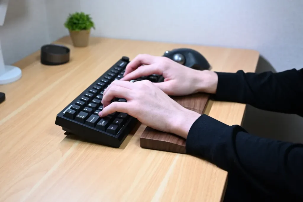 Faluber 木製パームレスト