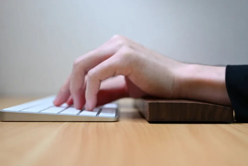 Faluber 木製パームレスト