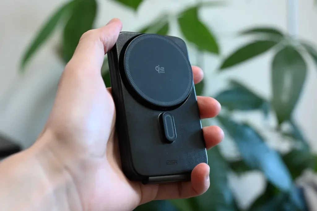 ESR CryoBoost 折りたたみ式3-in-1 マグネット充電ステーション(25W)