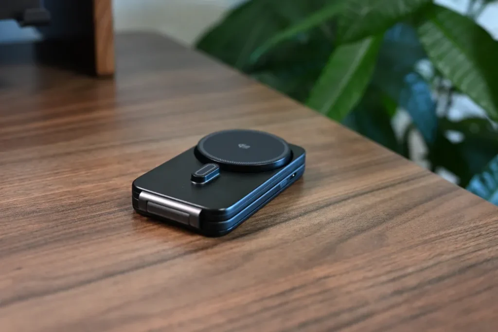 ESR CryoBoost 折りたたみ式3-in-1 マグネット充電ステーション(25W)