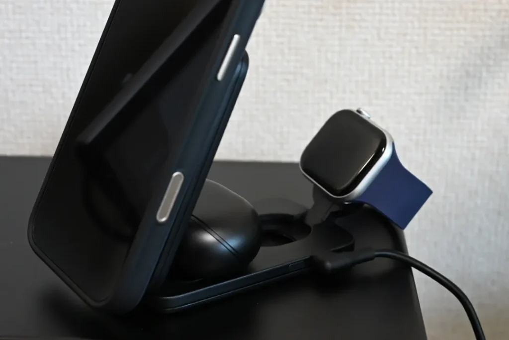 ESR CryoBoost 折りたたみ式3-in-1 マグネット充電ステーション(25W)