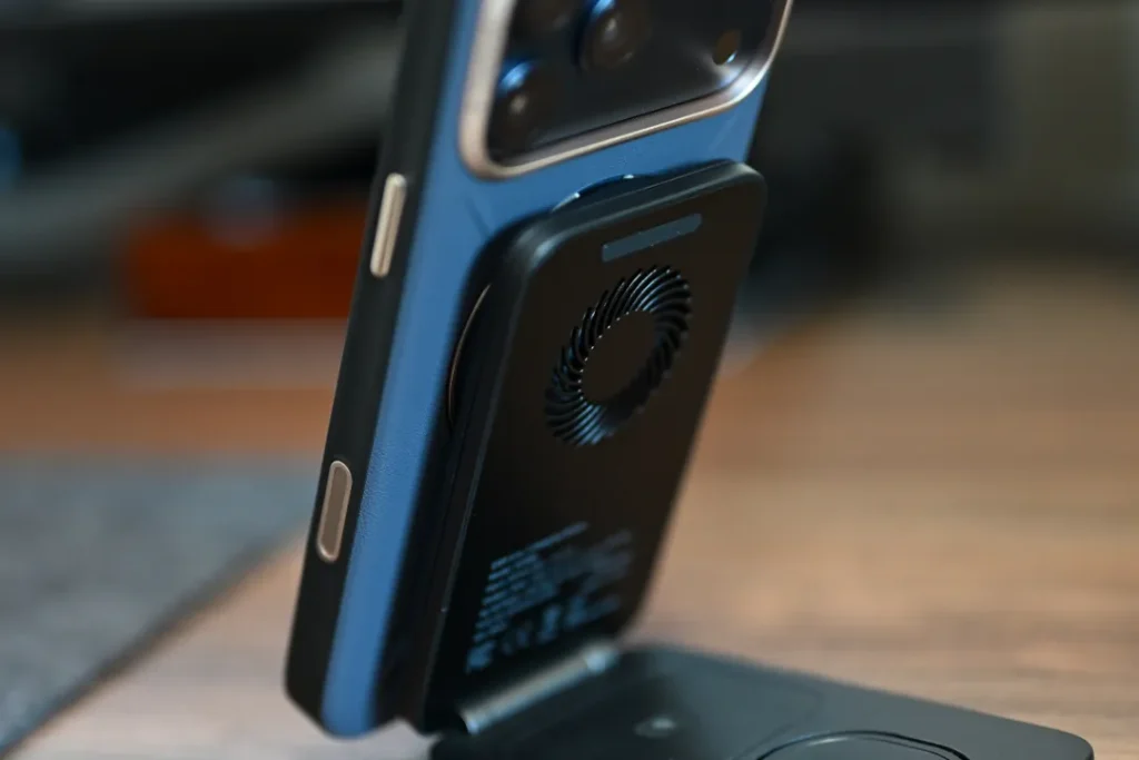 ESR CryoBoost 折りたたみ式3-in-1 マグネット充電ステーション(25W)