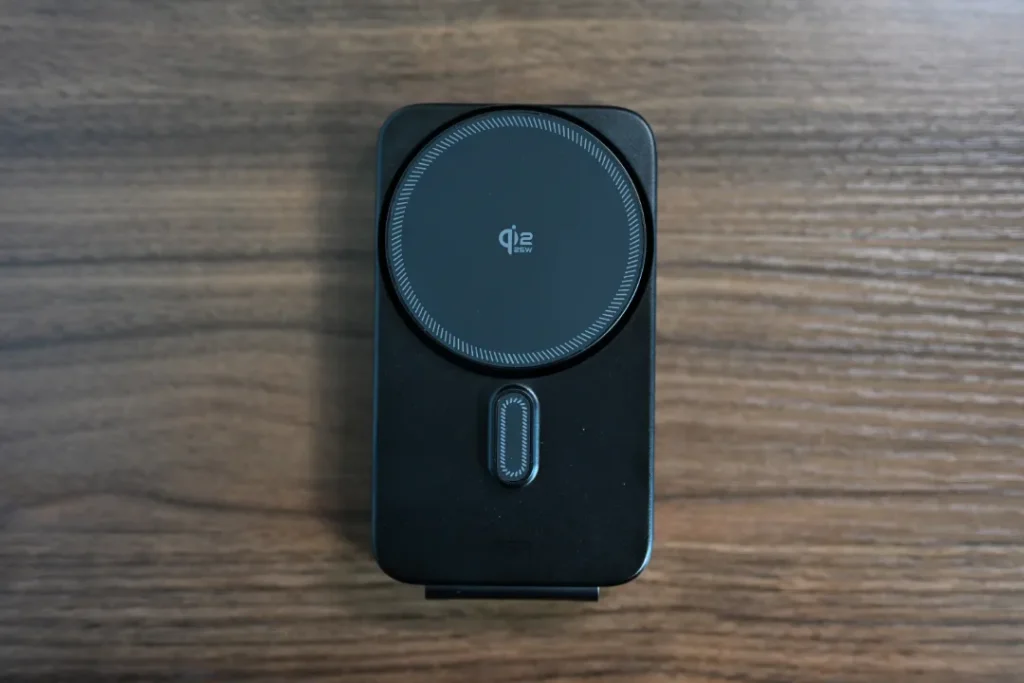 ESR CryoBoost 折りたたみ式3-in-1 マグネット充電ステーション(25W)