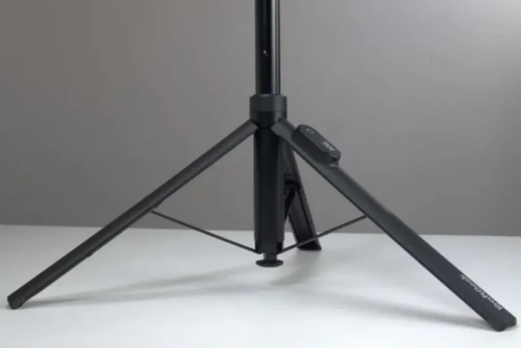 KraftGeek JustTap マグネット式スマホ三脚　公式画像