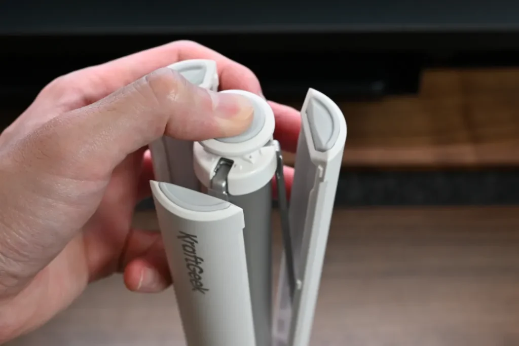 KraftGeek JustTap マグネット式スマホ三脚