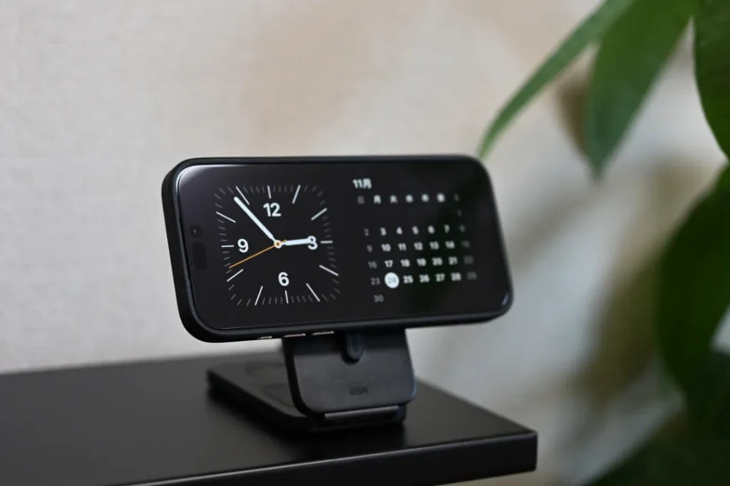 ESR CryoBoost 折りたたみ式3-in-1 マグネット充電ステーション(25W)