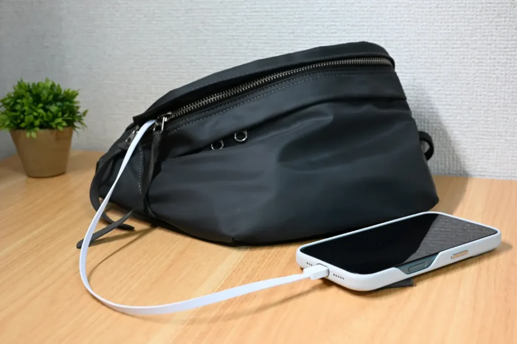 SHARGE 格納式 3-in-1 パワーバンク