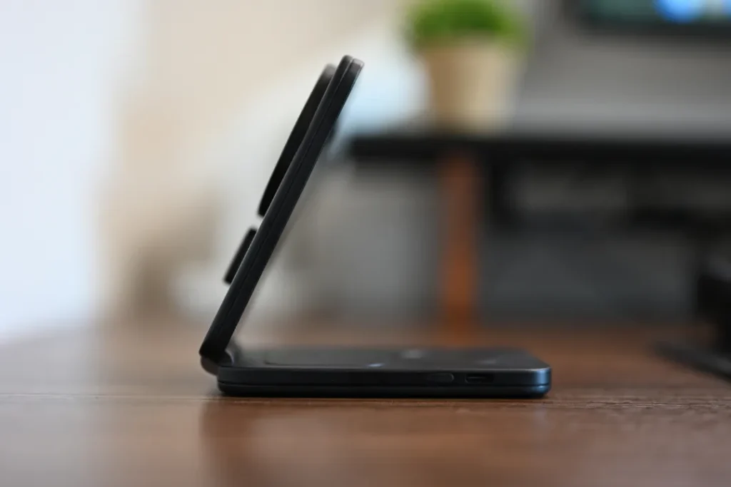 ESR CryoBoost 折りたたみ式3-in-1 マグネット充電ステーション(25W)