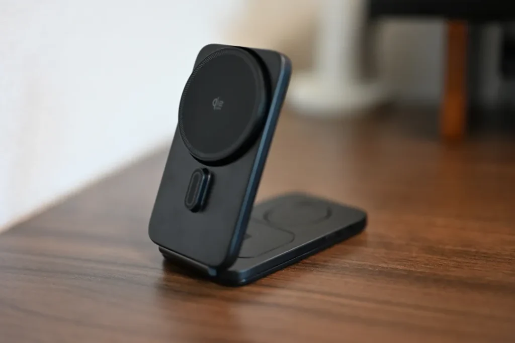 ESR CryoBoost 折りたたみ式3-in-1 マグネット充電ステーション(25W)