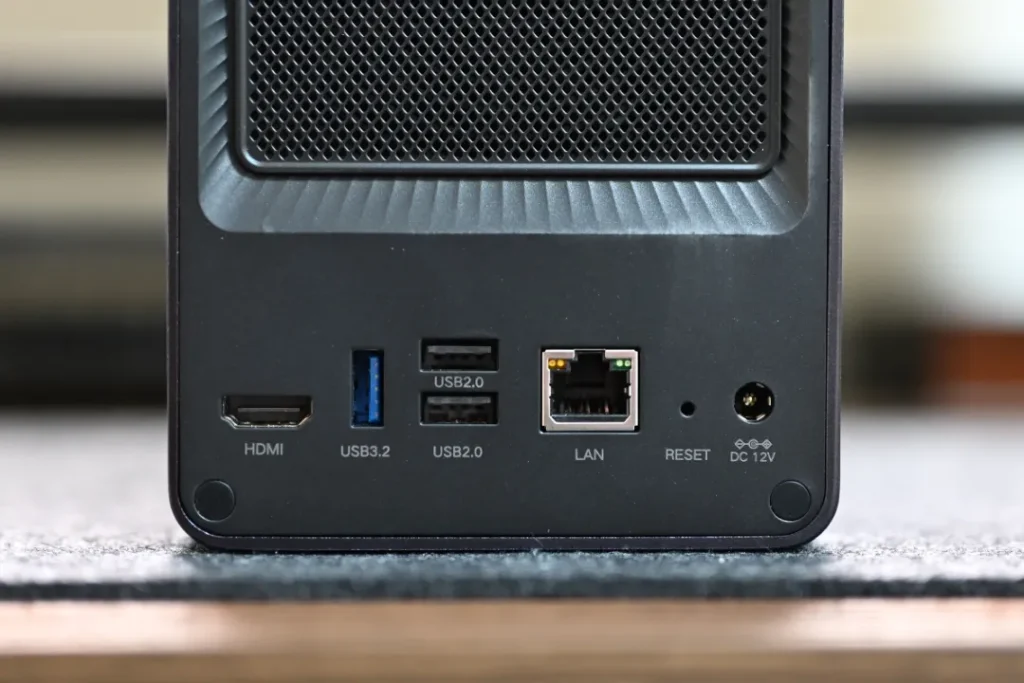 UGREEN NASync DXP2800