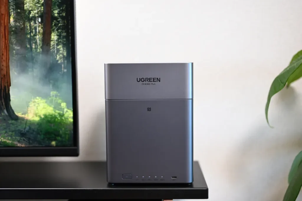 UGREEN NASync DH4300 Plus 4ベイ