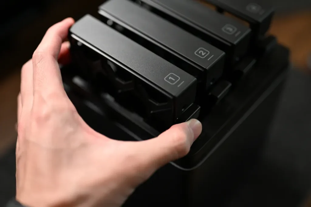 UGREEN NASync DH4300 Plus 4ベイ