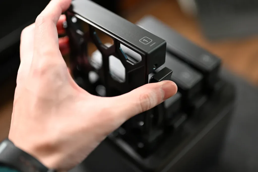 UGREEN NASync DH4300 Plus 4ベイ