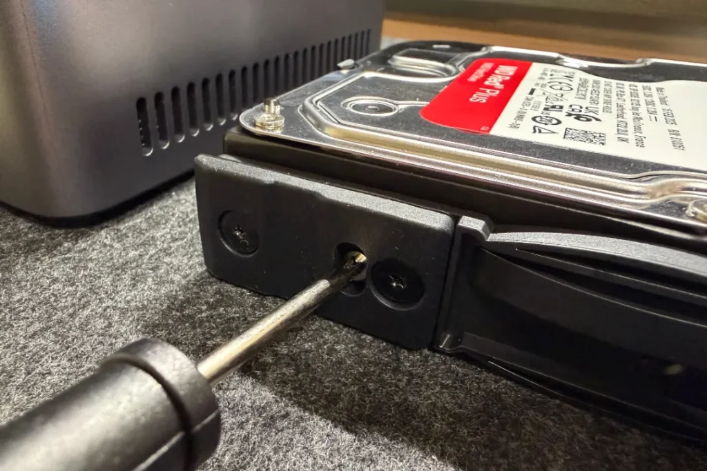 UGREEN NASync DH4300 Plus 4ベイ