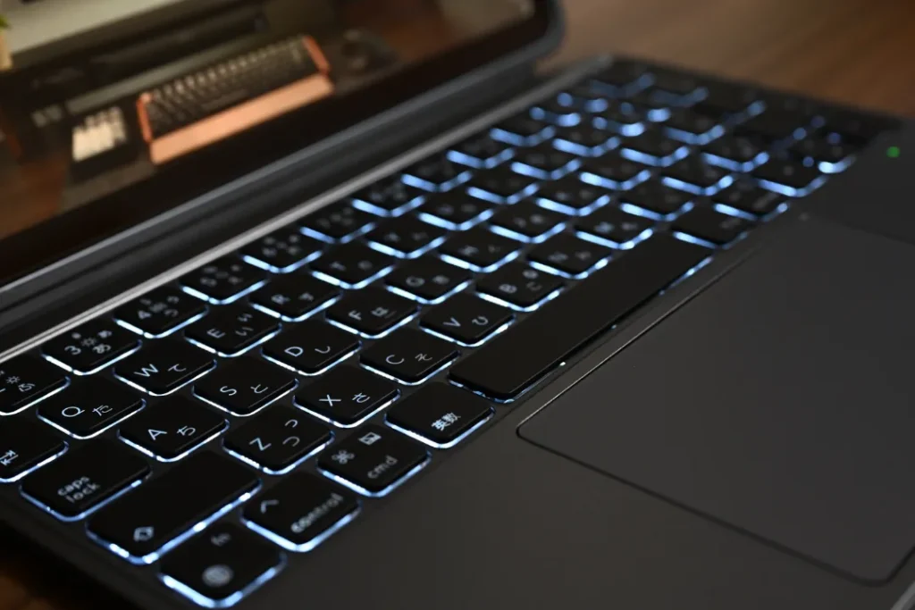 ESR Shift iPad キーボード付きケース