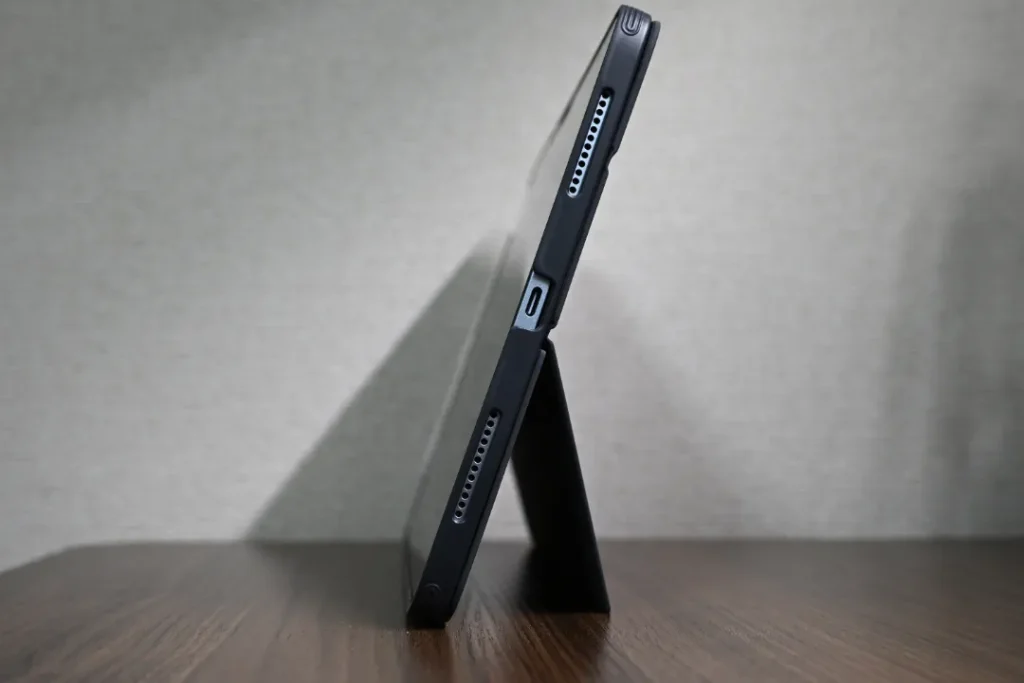 ESR Shift iPad キーボード付きケース