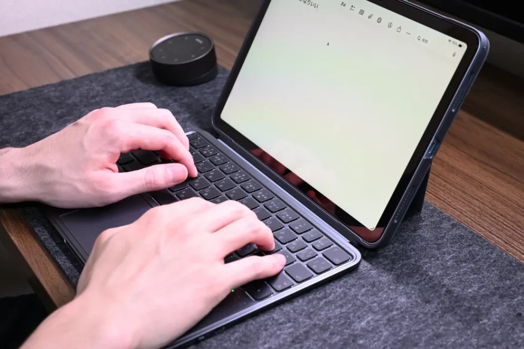 ESR Shift iPad キーボード付きケース