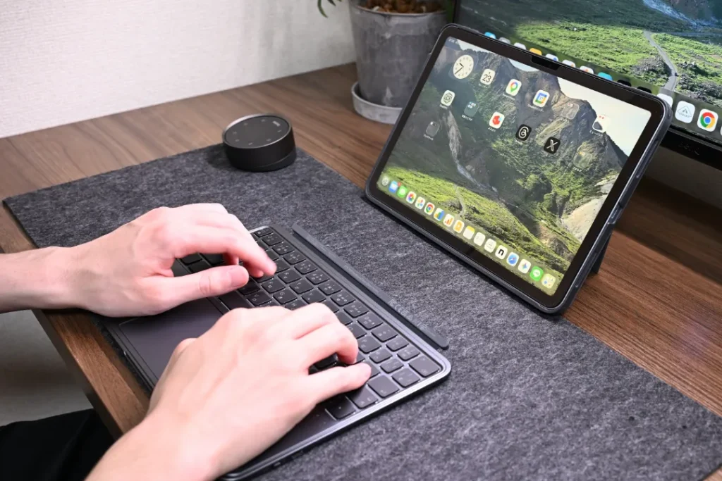 ESR Shift iPad キーボード付きケース