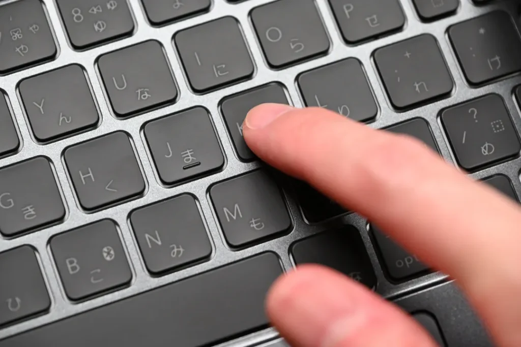 ESR Shift iPad キーボード付きケース