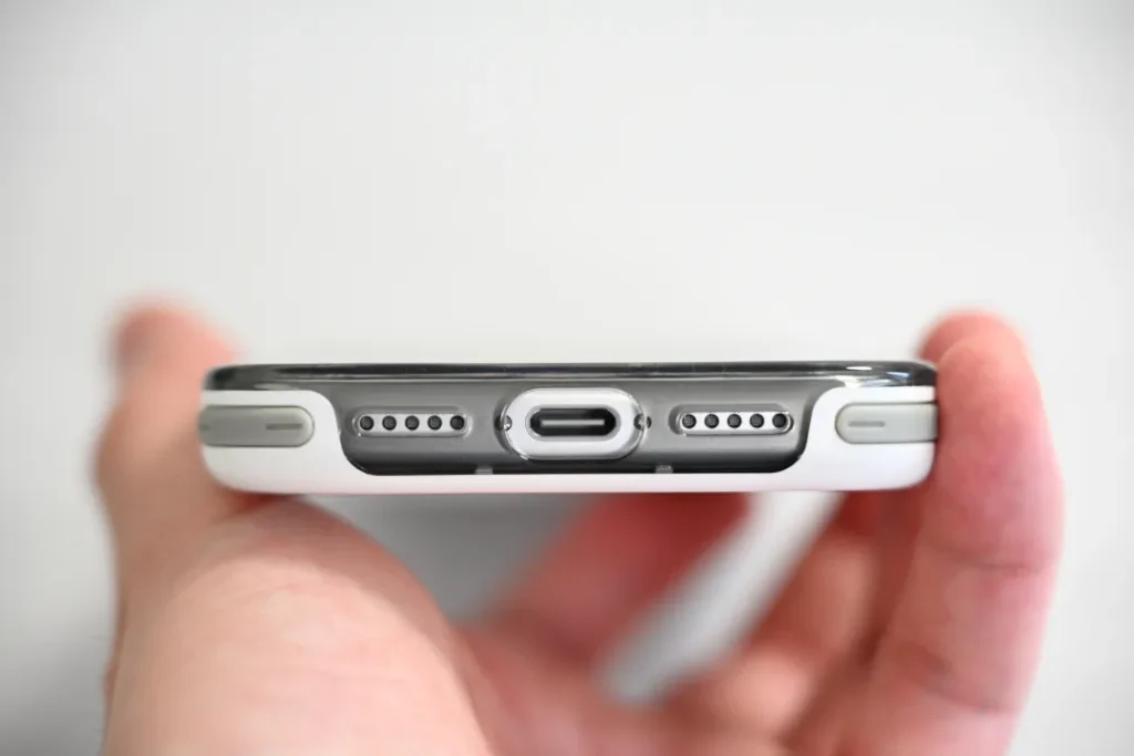 AULUMU A17 耐衝撃ケースの下部