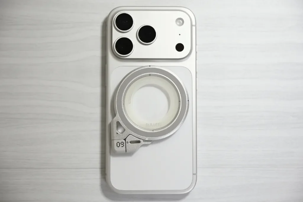AULUMU G09 をiPhoneに着用した画像