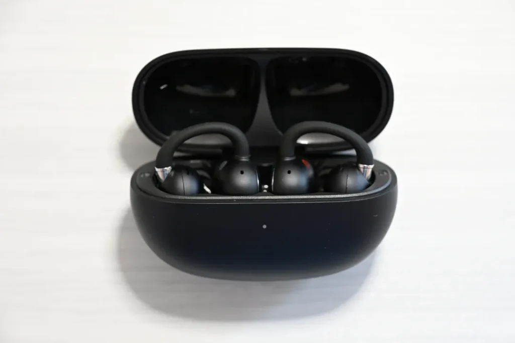 EarFun Clip 2のケースとイヤホン