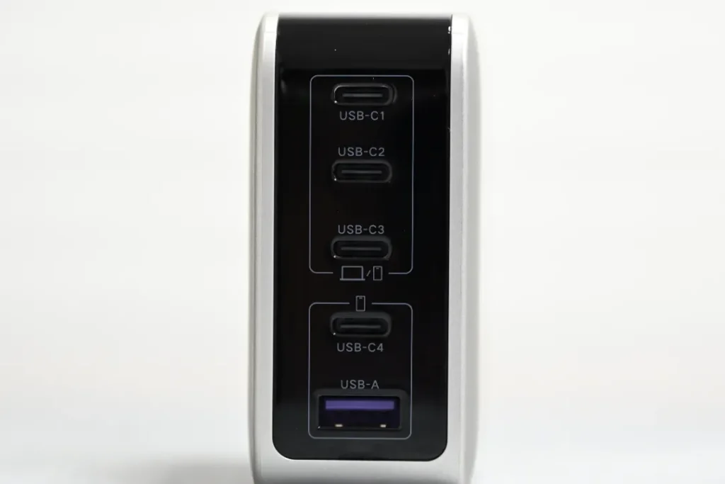 UGREEN 100W PD 5ポート充電器のポート部分