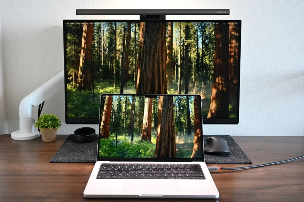 外部モニターとMacBook