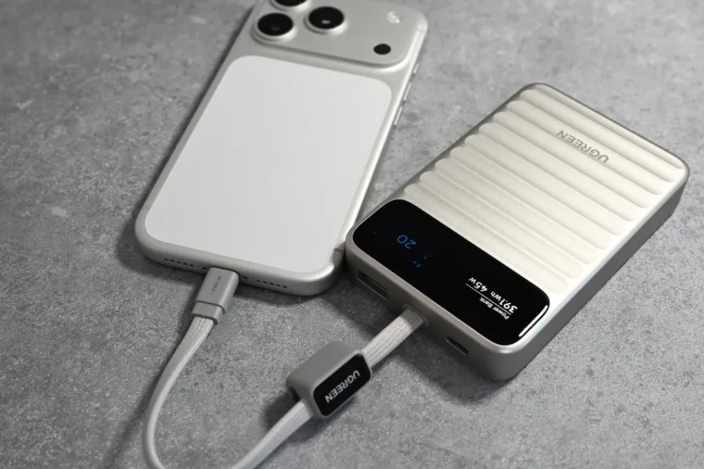 iPhoneを充電している