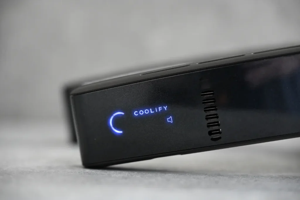 COOLiFY Cyber Foldのディスプレイ