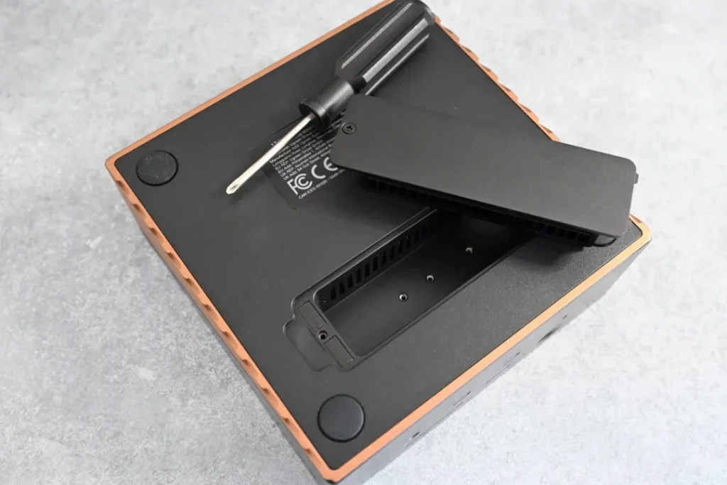 SSDの取り出し口