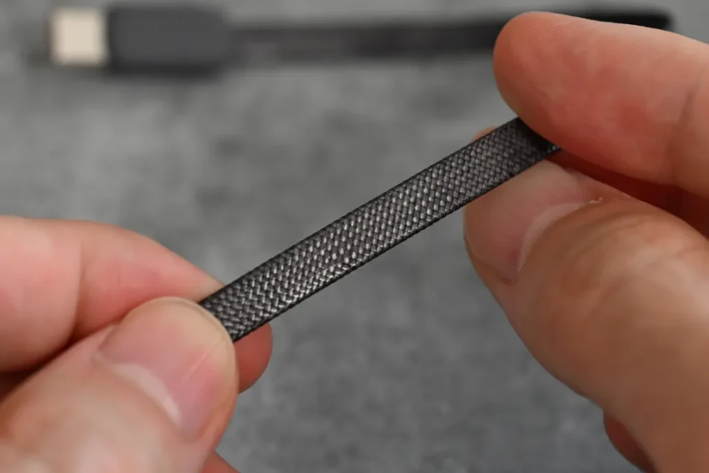 TORRAS FlexLine Proの内蔵ケーブル