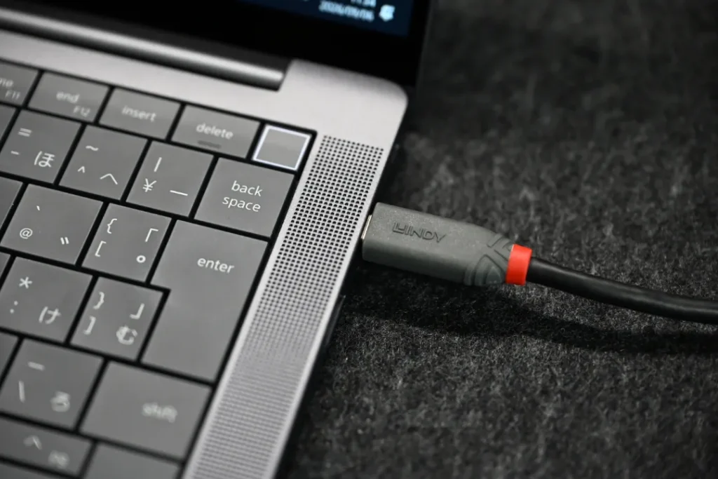 USB-Cポート接続