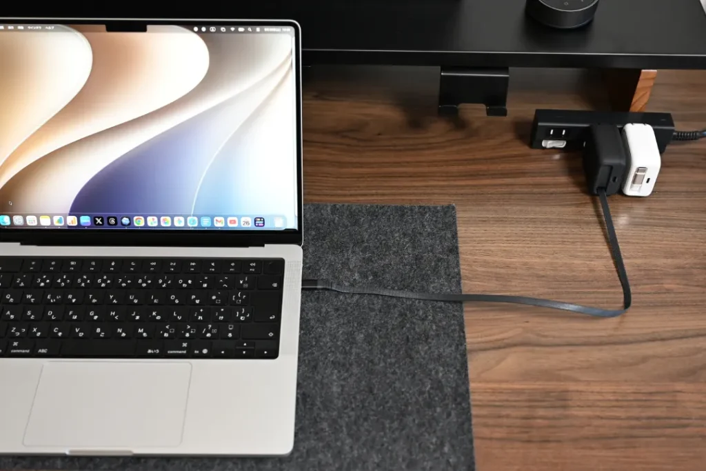 ESR Xtend 45WでMacBook Proを充電