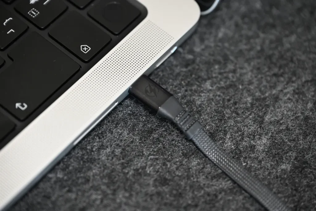ESR Xtend 45W充電ケーブル