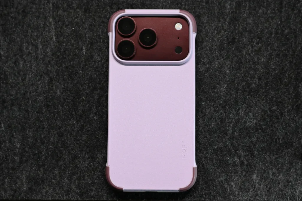 iPhone 18シリーズ用MagSafe対応バイカラーケース