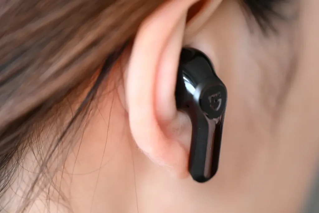 SOUNDPEATS Air6 Pro　装着シーン