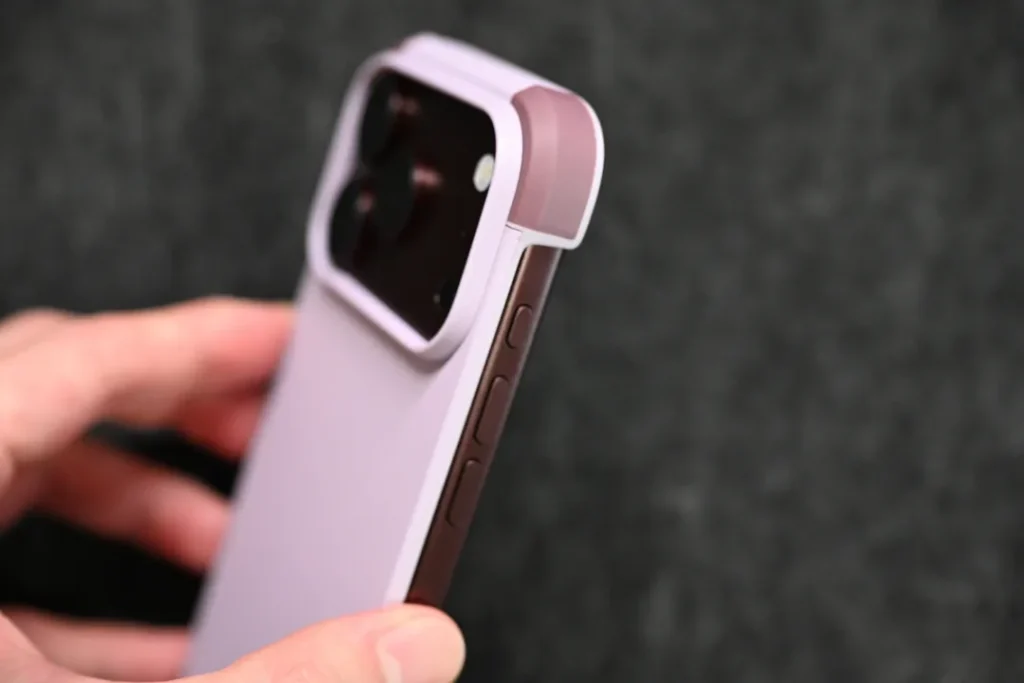 iPhone 18シリーズ用MagSafe対応バイカラーケース