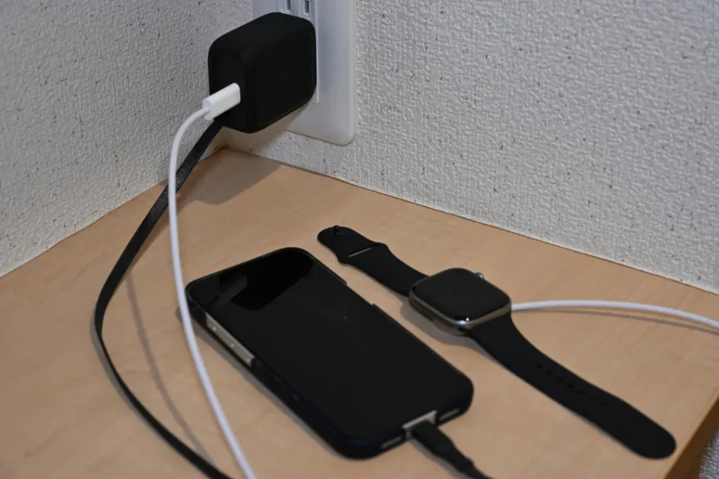 ESR Xtend 45WでiPhoneとApple Watchを充電
