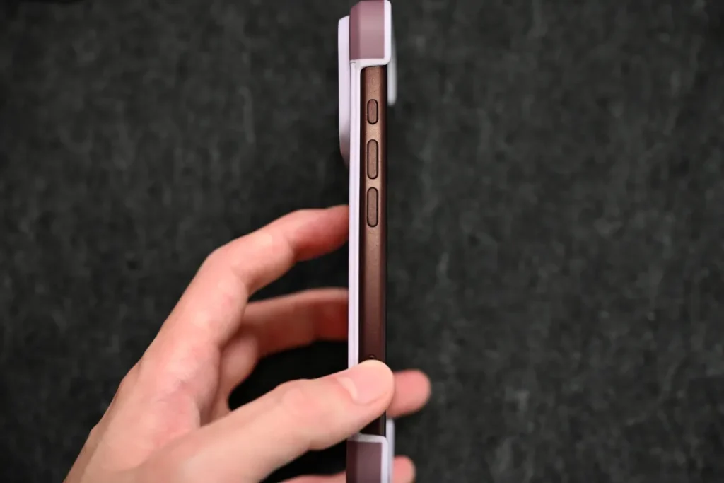 iPhone 18シリーズ用MagSafe対応バイカラーケース