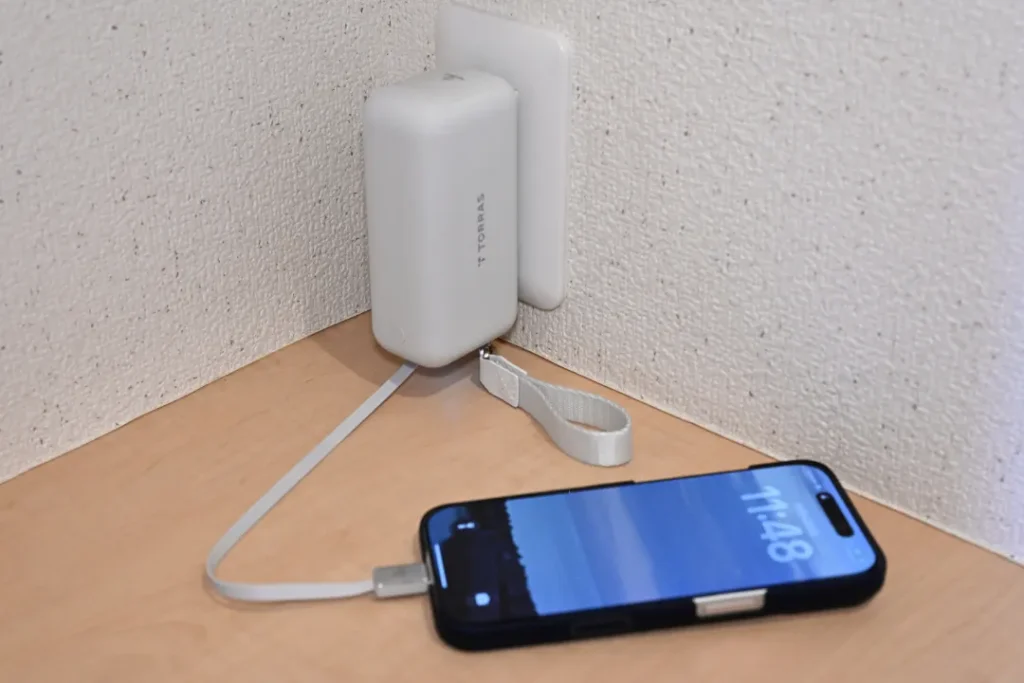 TORRAS FlexLine 3-in-1 CubeでiPhoneを充電